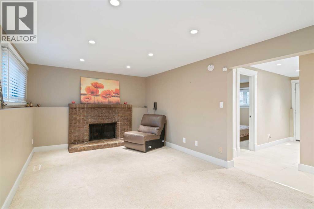 Single Family House 4 Level for Sale in  Brookgreen Drive SW Braeside Calgary 