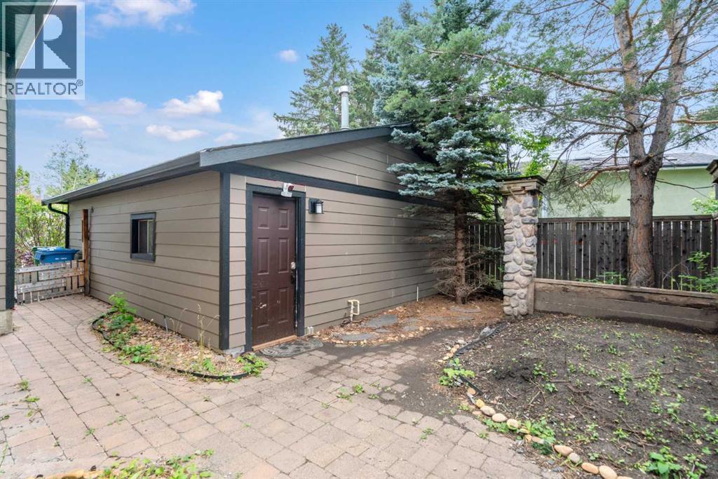 Single Family House 4 Level for Sale in  Brookgreen Drive SW Braeside Calgary 
