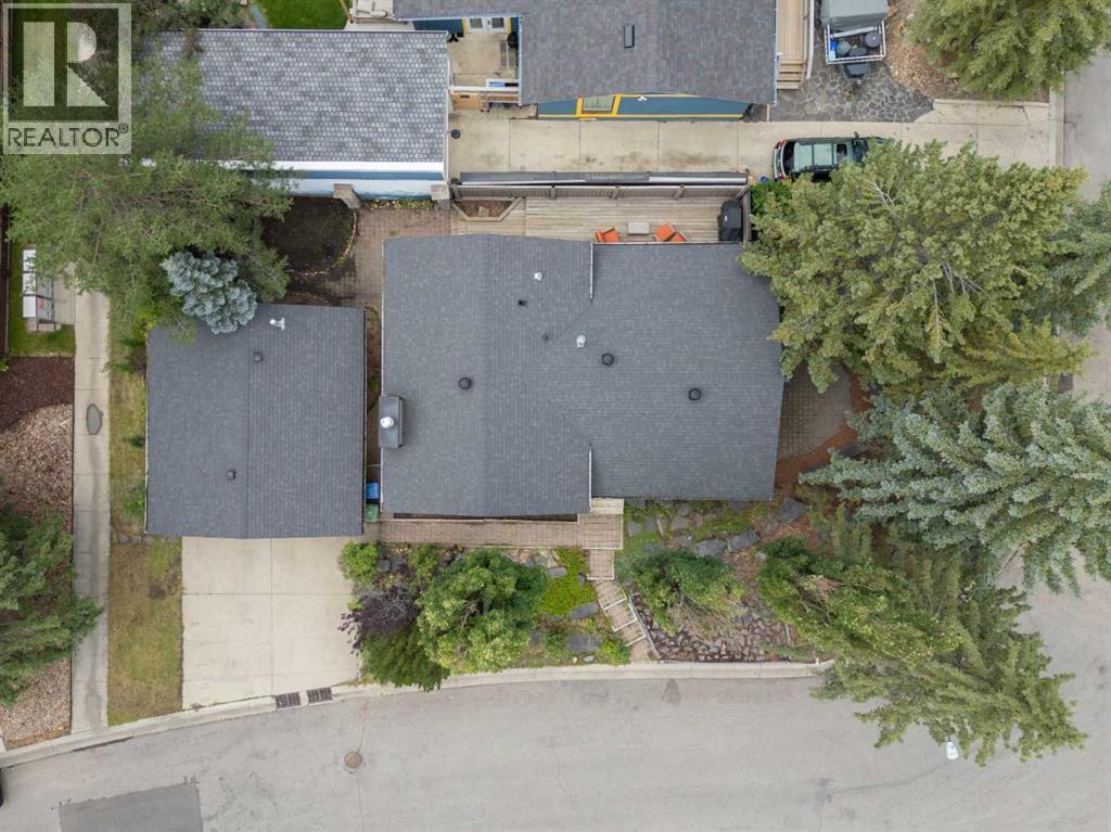 Single Family House 4 Level for Sale in  Brookgreen Drive SW Braeside Calgary 