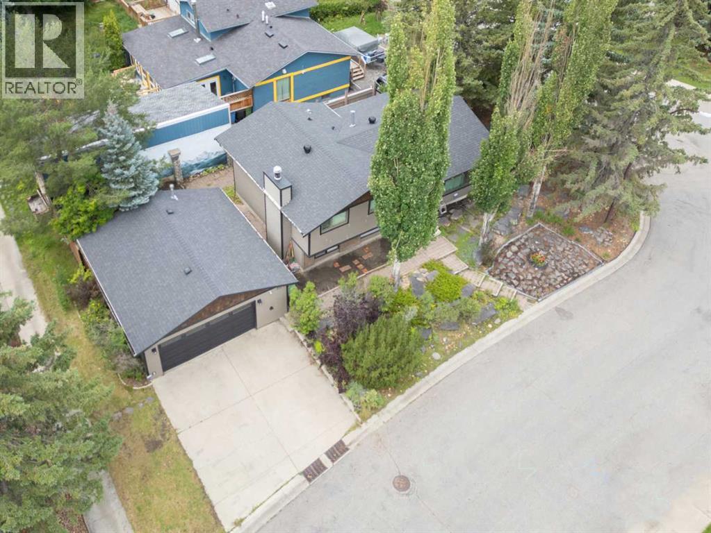 Single Family House 4 Level for Sale in  Brookgreen Drive SW Braeside Calgary 
