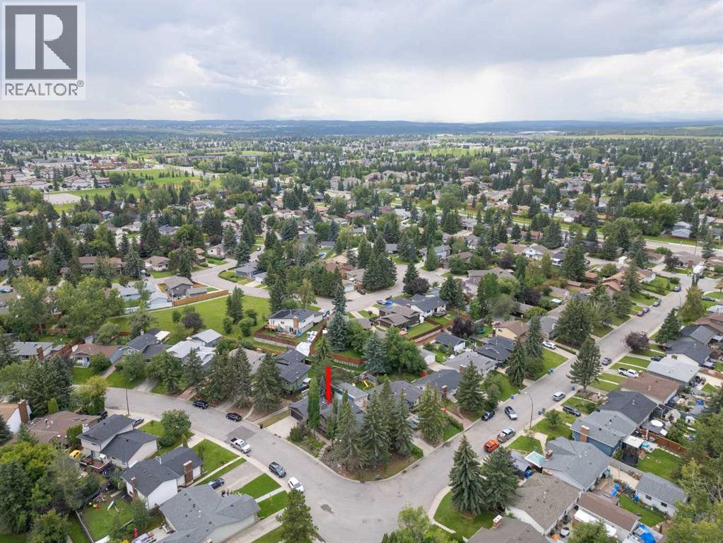 Single Family House 4 Level for Sale in  Brookgreen Drive SW Braeside Calgary 