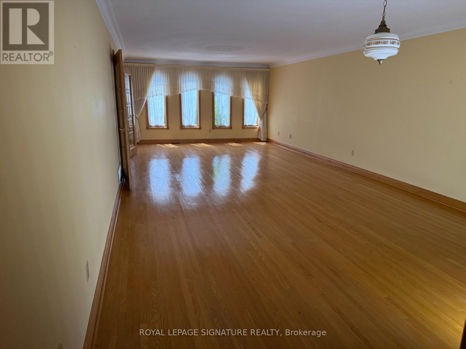Photo 25 of 450 Oconnor Drive, Toronto ON