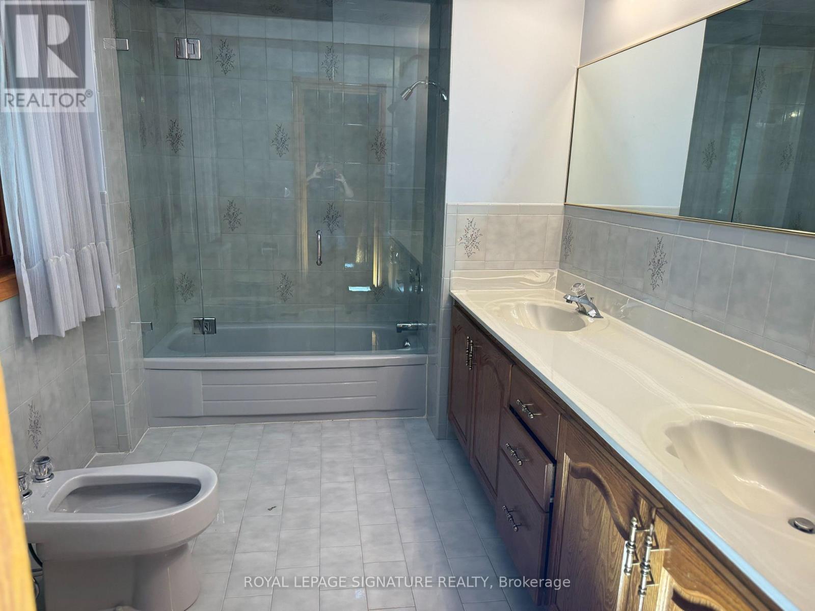 Photo 33 of 450 Oconnor Drive, Toronto ON