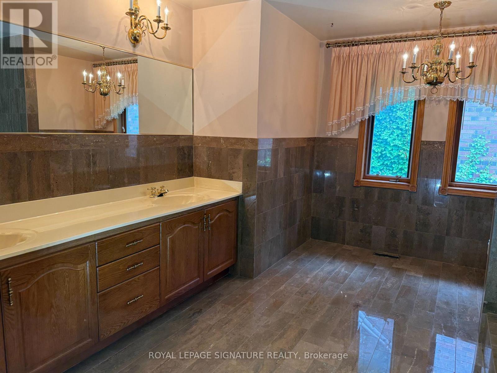 Photo 16 of 450 Oconnor Drive, Toronto ON