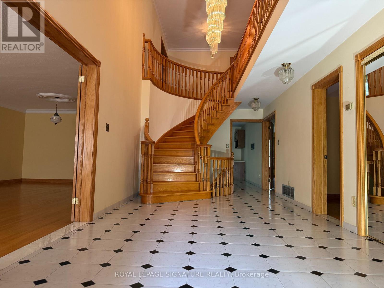 Photo 37 of 450 Oconnor Drive, Toronto ON