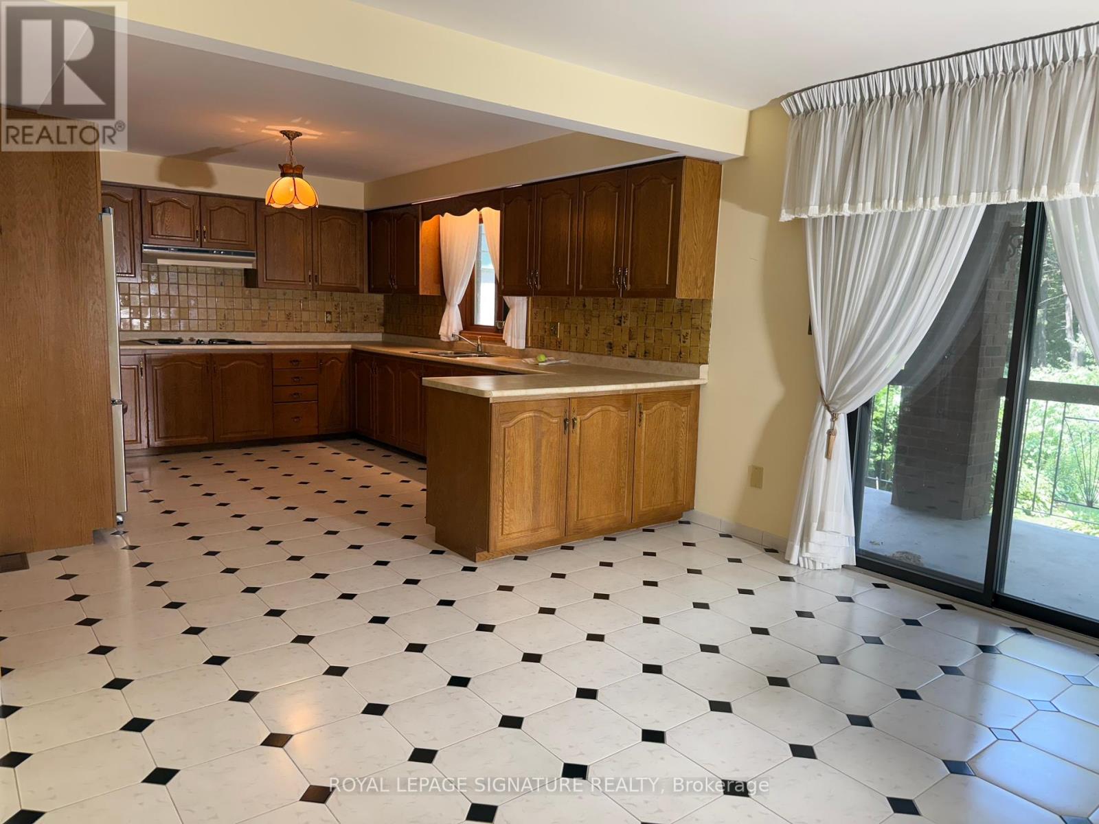 Photo 21 of 450 Oconnor Drive, Toronto ON