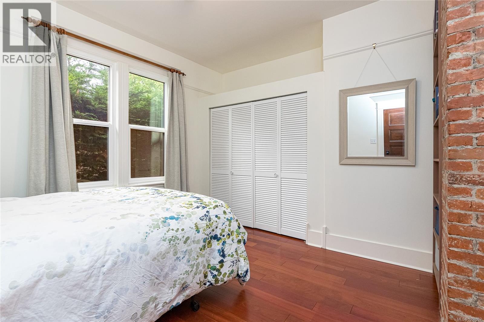 Photo 18 of 625 Harbinger Ave, Victoria BC