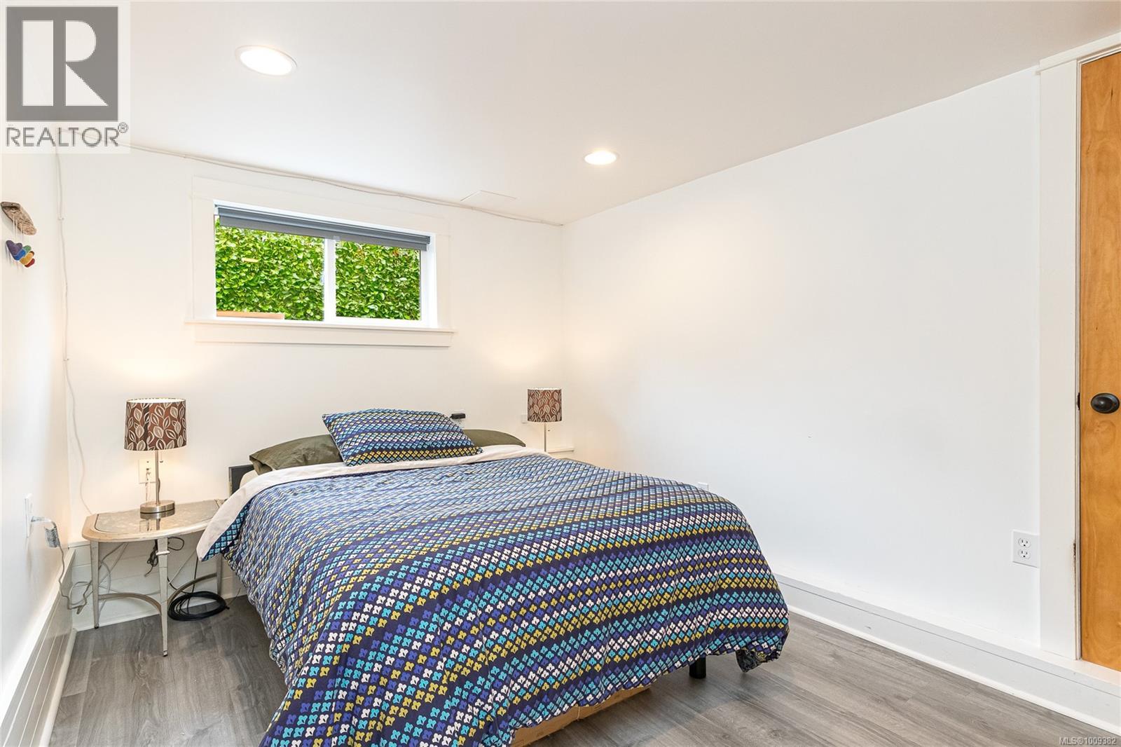 Photo 19 of 625 Harbinger Ave, Victoria BC