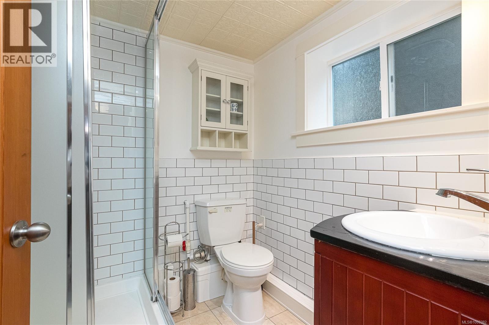 Photo 25 of 625 Harbinger Ave, Victoria BC