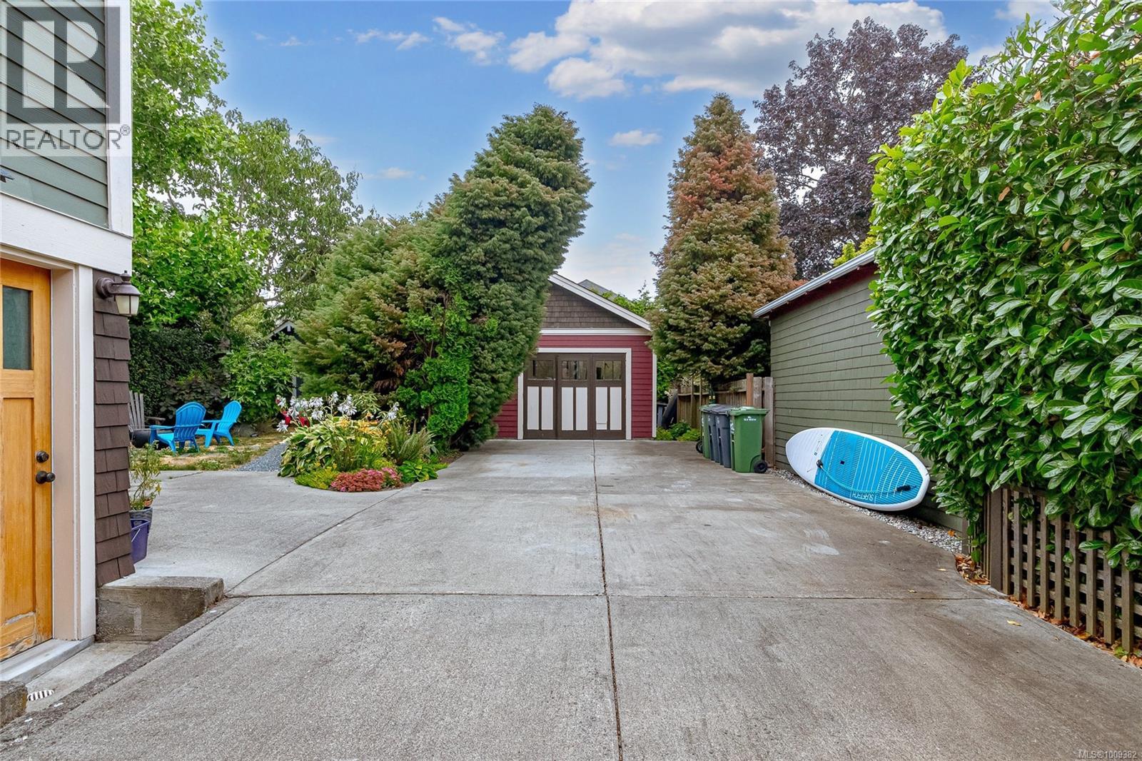 Photo 63 of 625 Harbinger Ave, Victoria BC
