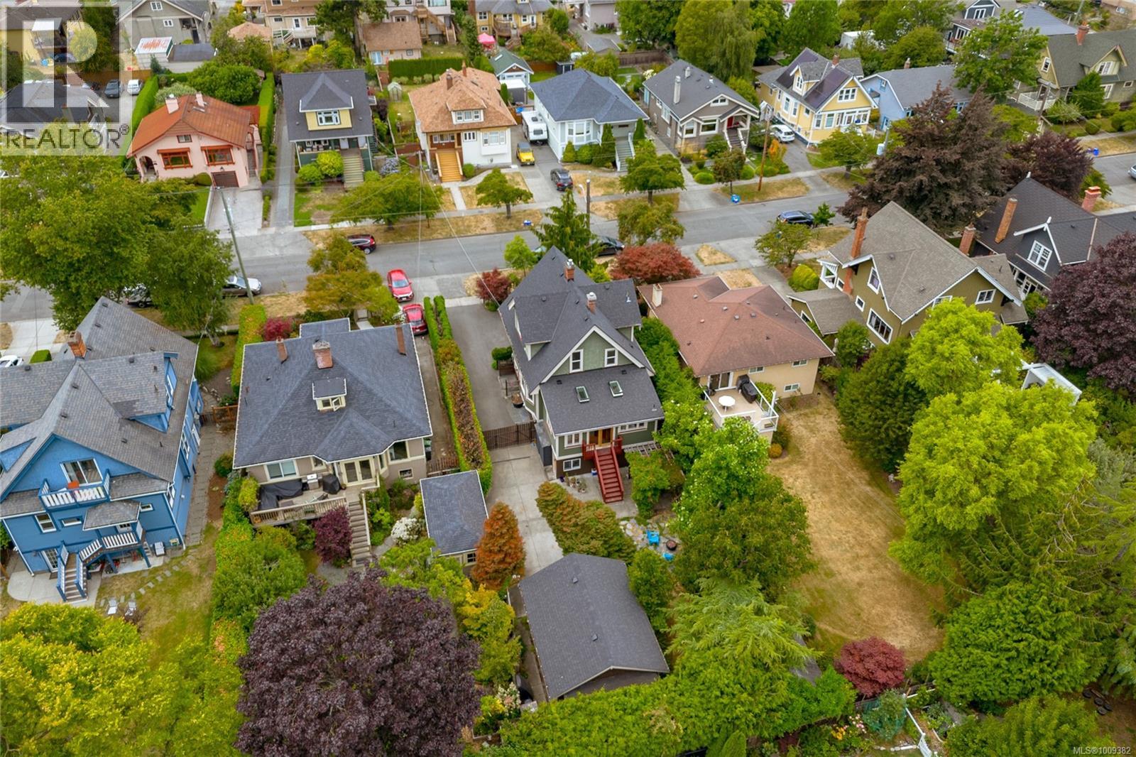 Photo 71 of 625 Harbinger Ave, Victoria BC