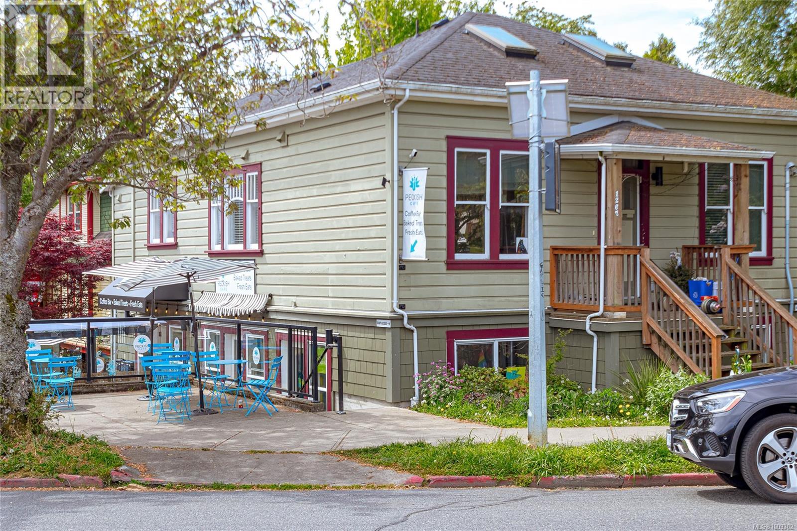 Photo 76 of 625 Harbinger Ave, Victoria BC