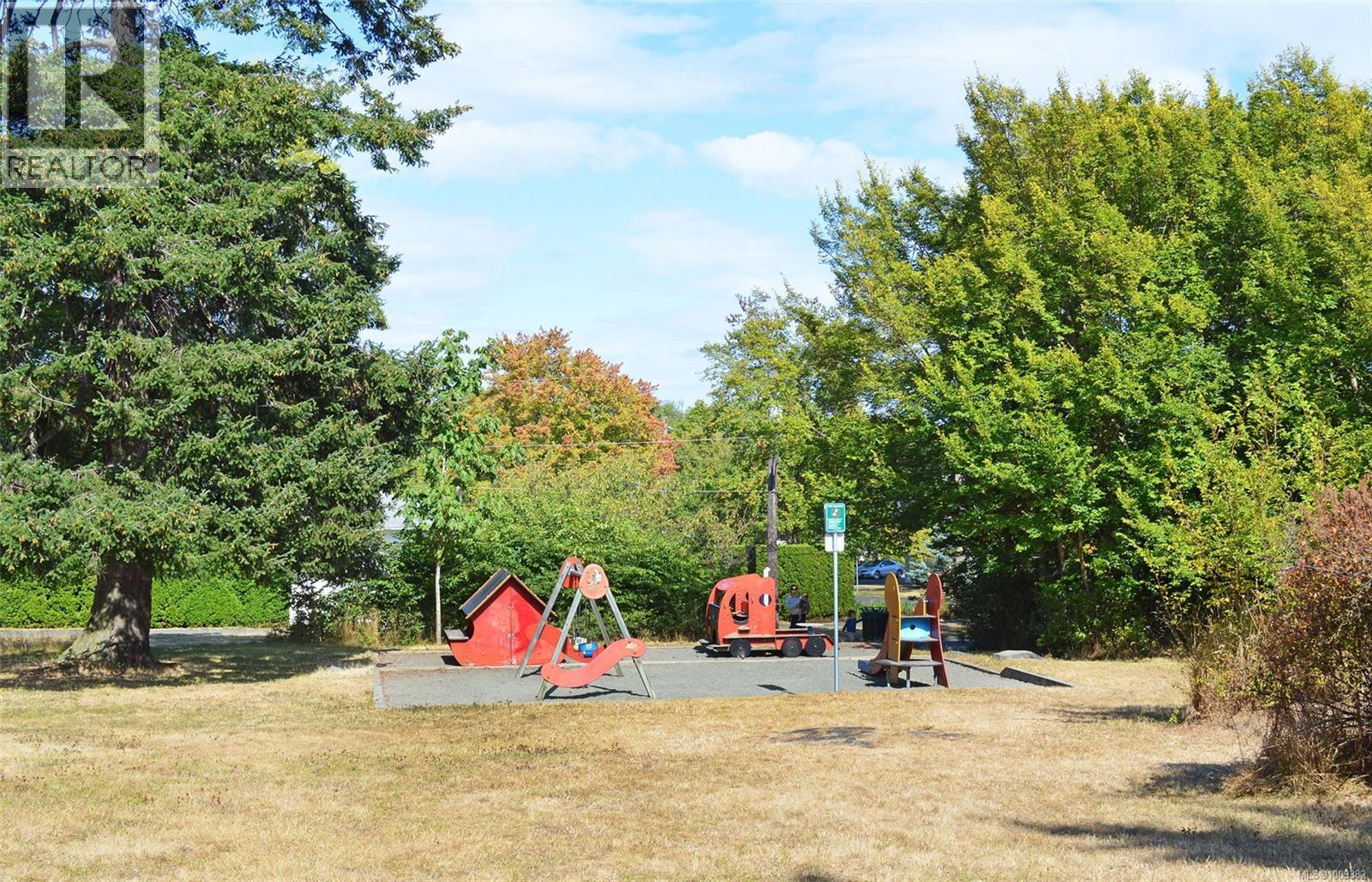 Photo 78 of 625 Harbinger Ave, Victoria BC