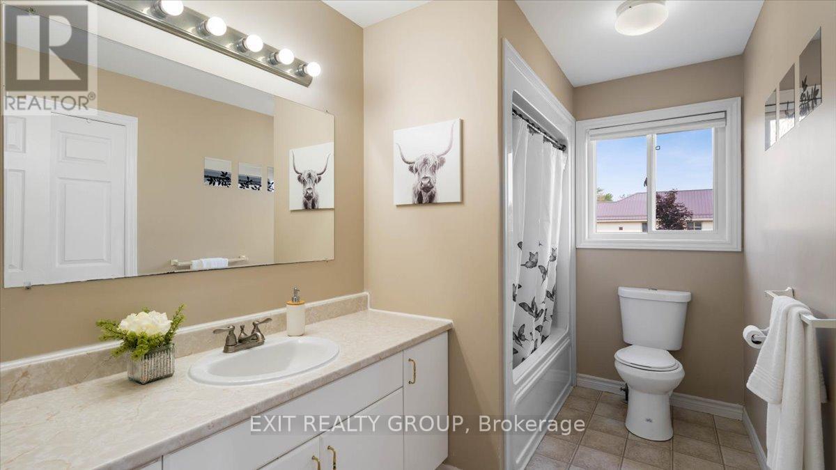 Photo 20 of 323 Mapleview Road, Quinte West ON