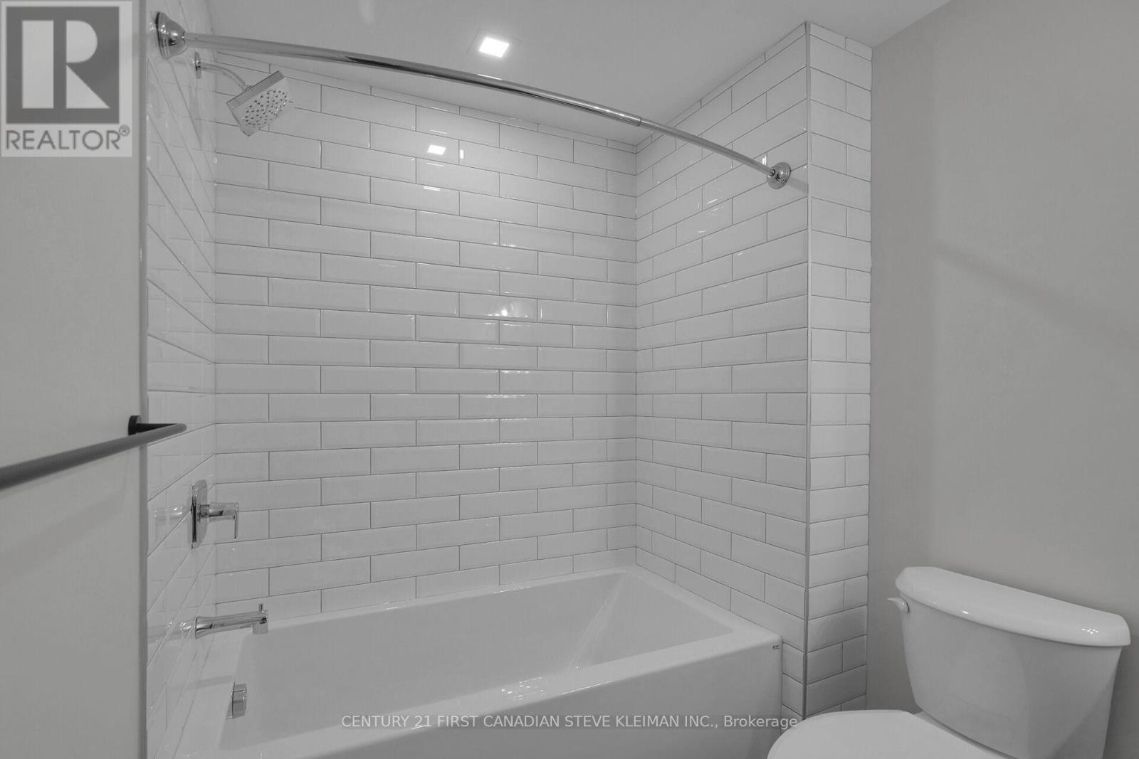 Photo 32 of 67 2700 Buroak Drive, London North ON