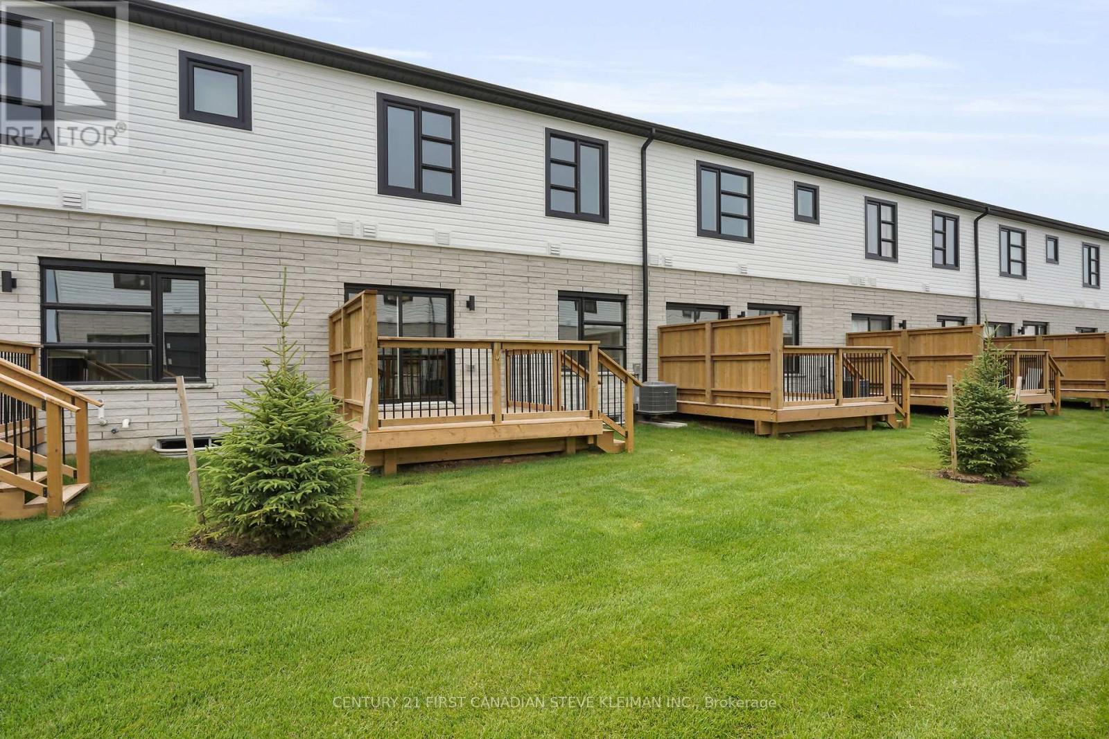 Photo 32 of 47 2700 Buroak Drive, London North ON