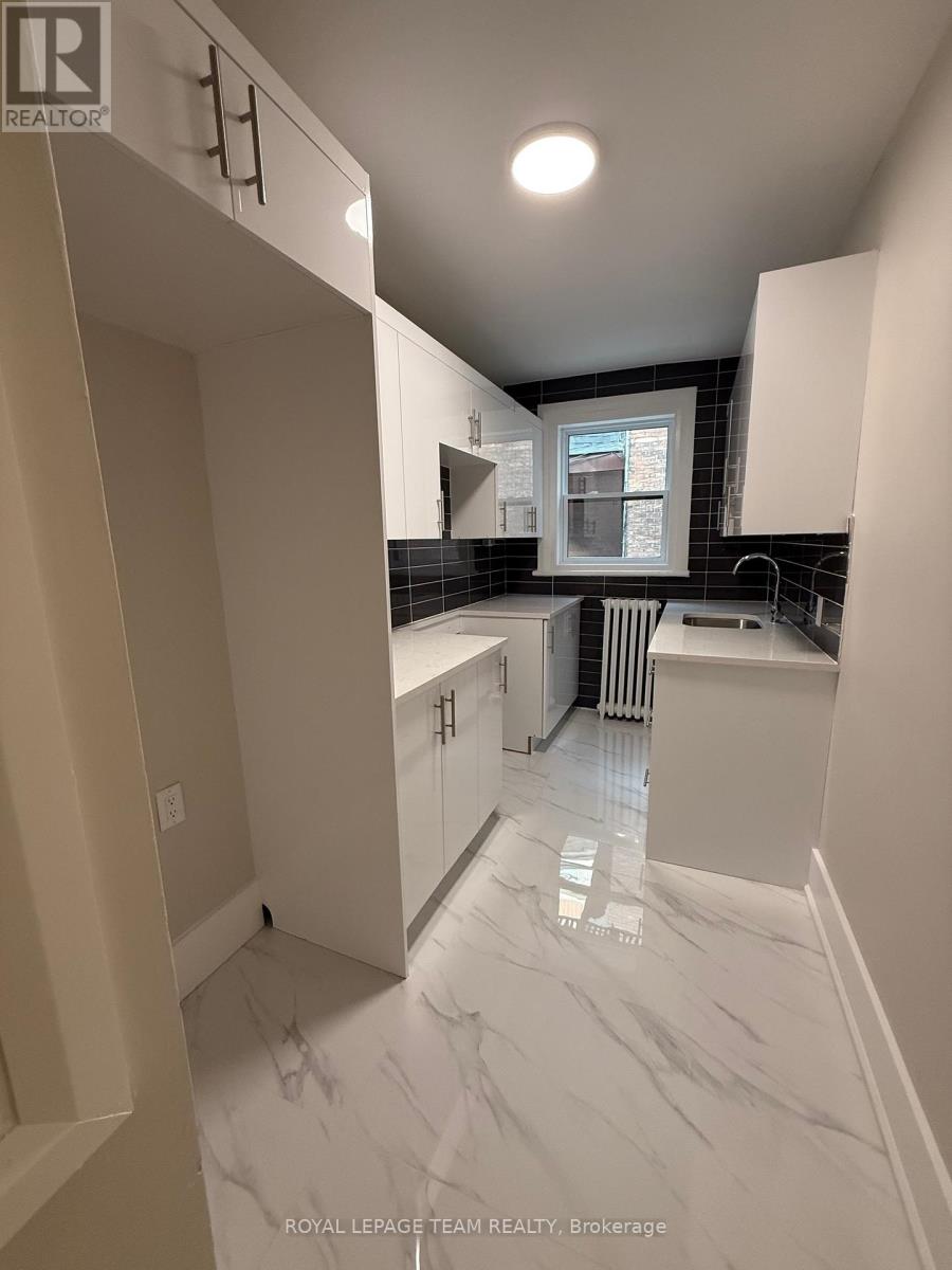 Photo 11 of 2 325 Cooper Street, Ottawa ON