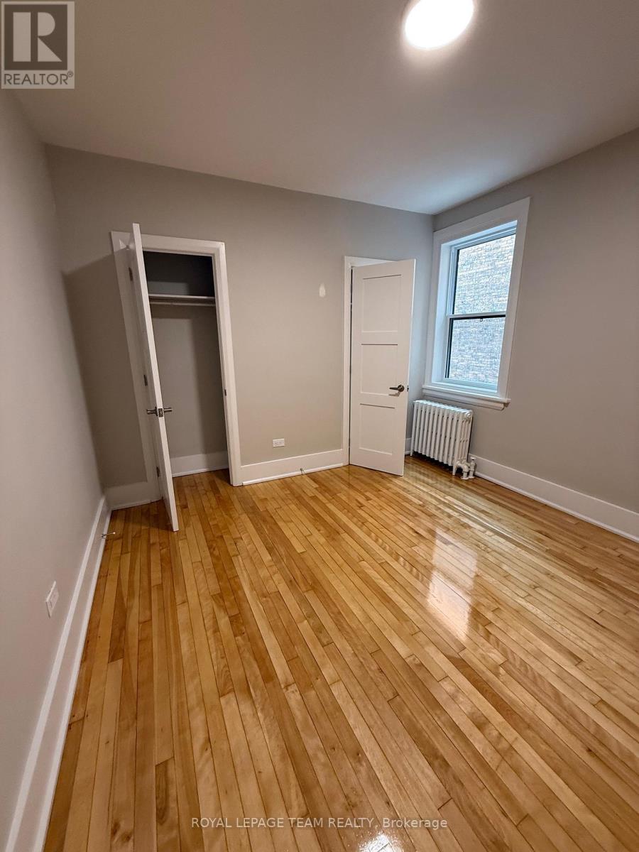 Photo 7 of 2 325 Cooper Street, Ottawa ON