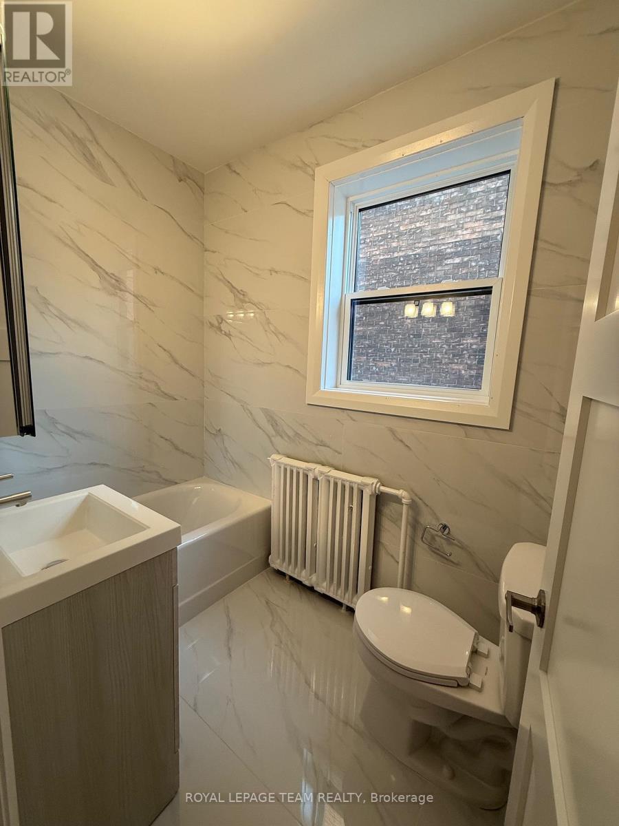 Photo 10 of 2 325 Cooper Street, Ottawa ON