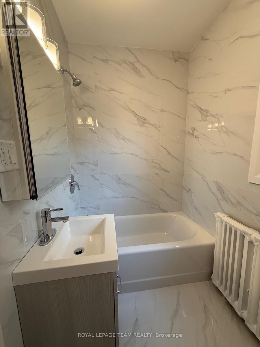 Photo 9 of 2 325 Cooper Street, Ottawa ON
