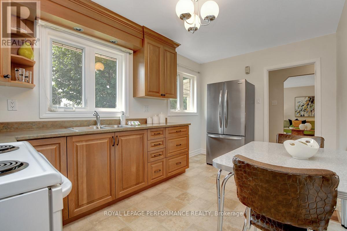 Photo 11 of 617 Gardenvale Road, Ottawa ON