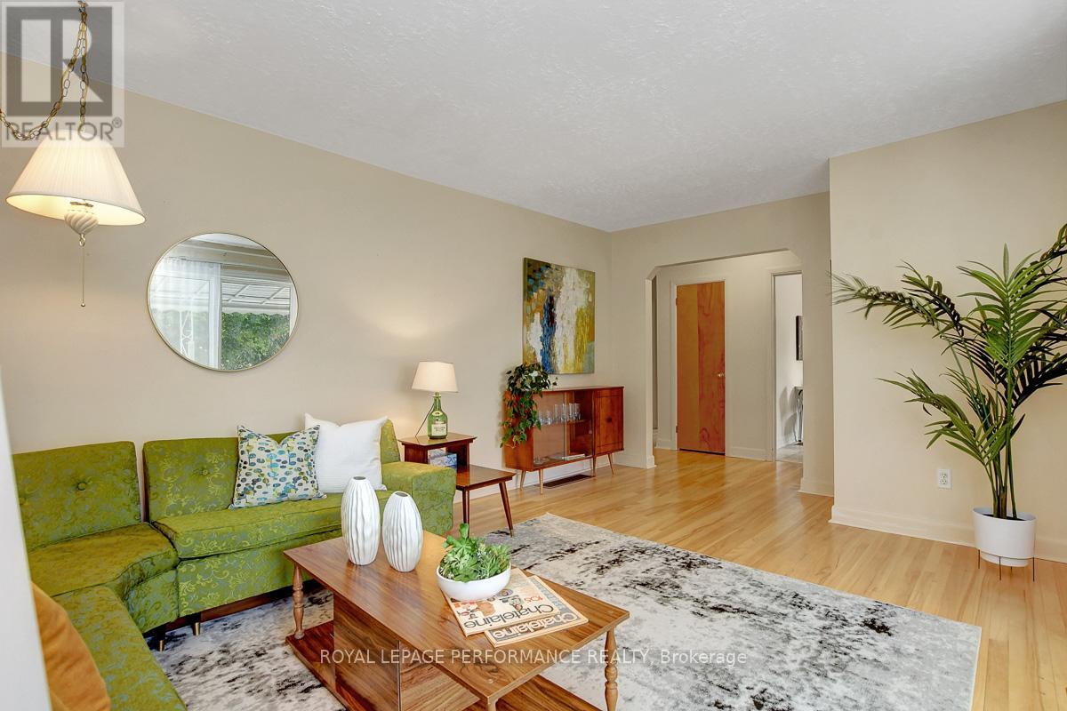 Photo 6 of 617 Gardenvale Road, Ottawa ON