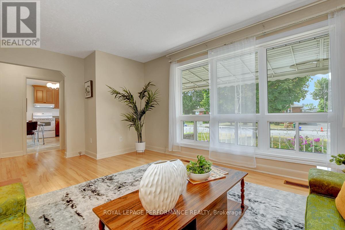 Photo 7 of 617 Gardenvale Road, Ottawa ON