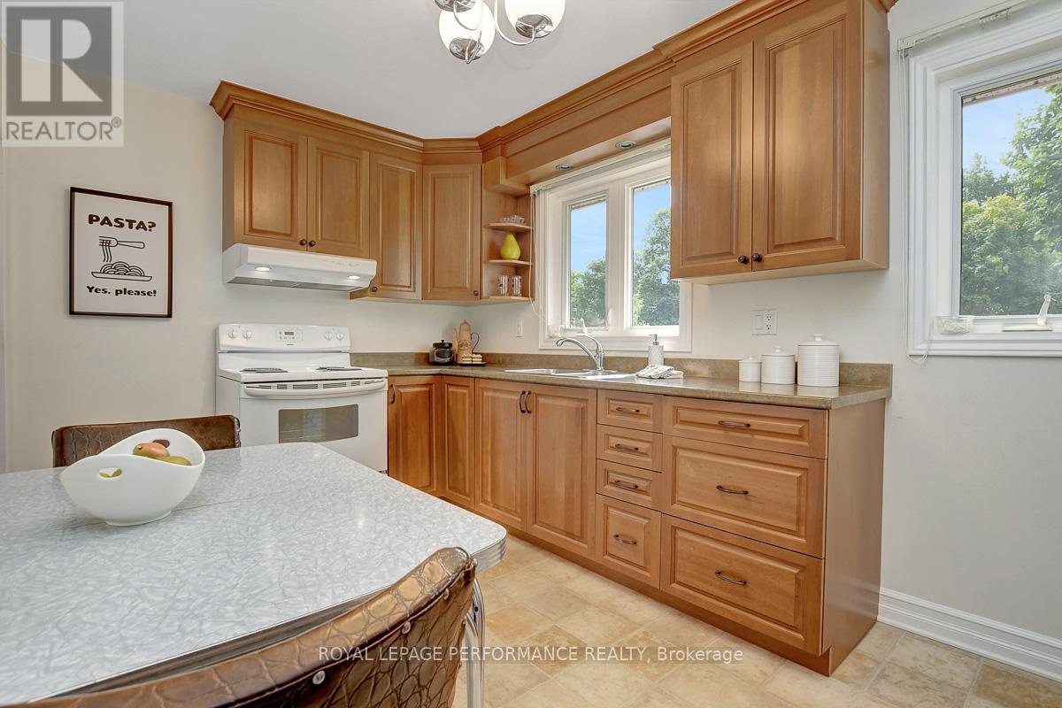 Photo 8 of 617 Gardenvale Road, Ottawa ON