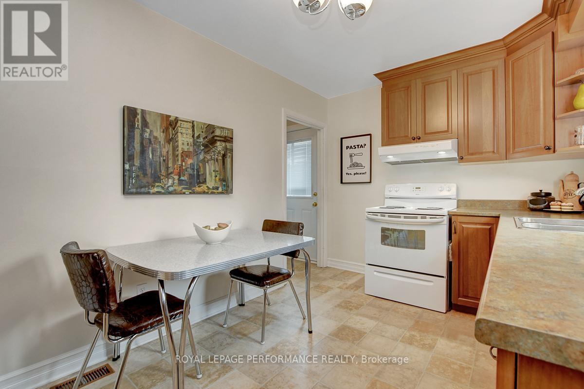 Photo 9 of 617 Gardenvale Road, Ottawa ON