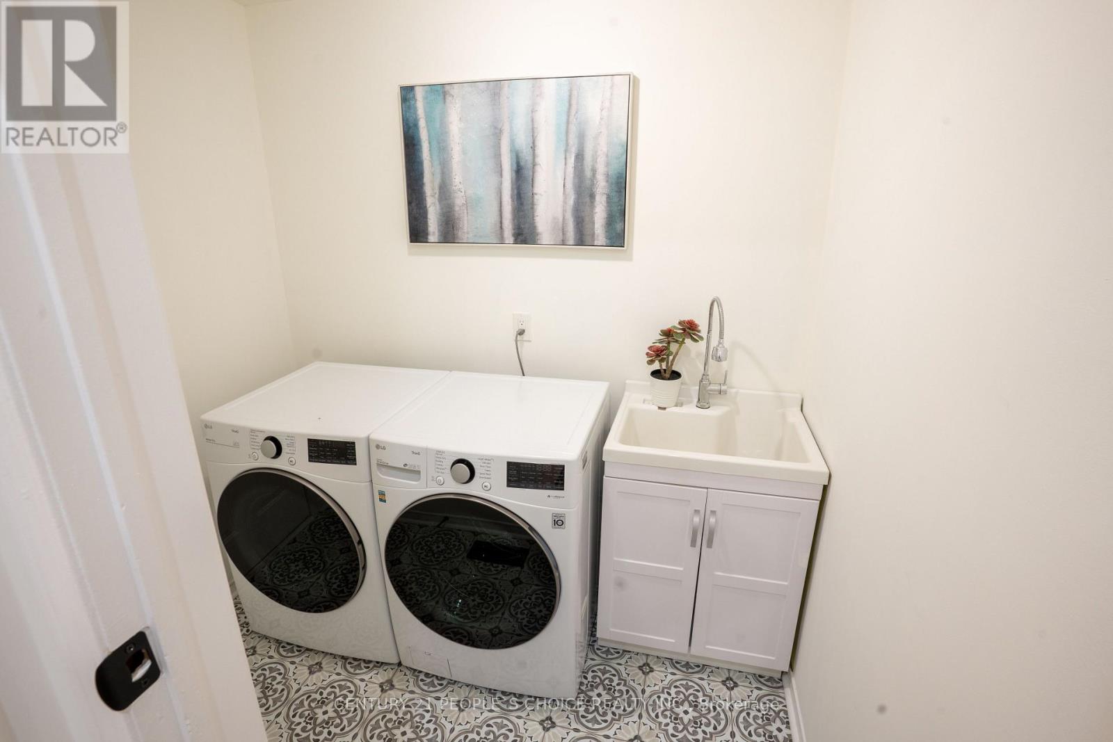 Photo 21 of 111 Brisdale Drive, Brampton ON