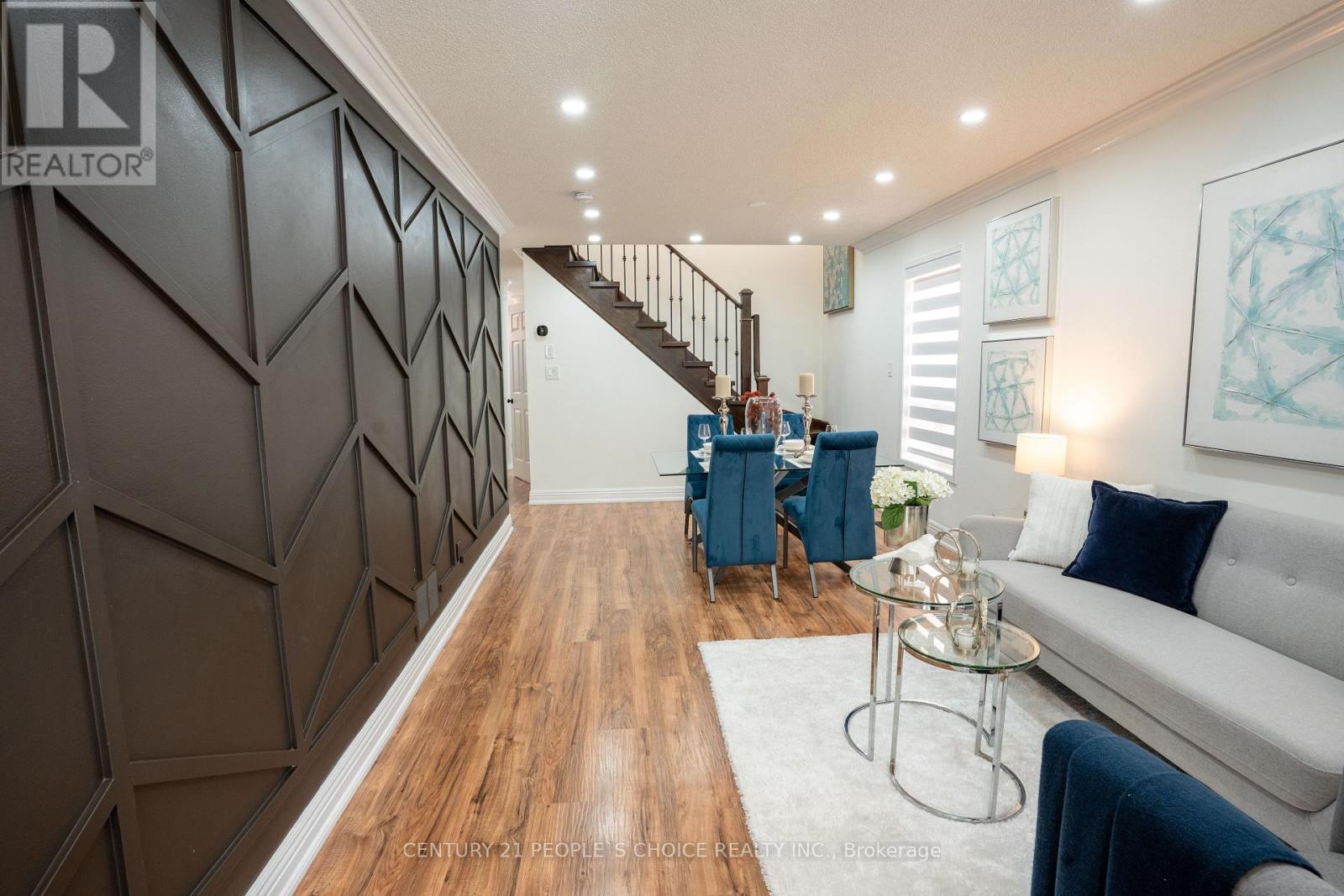 Photo 4 of 111 Brisdale Drive, Brampton ON