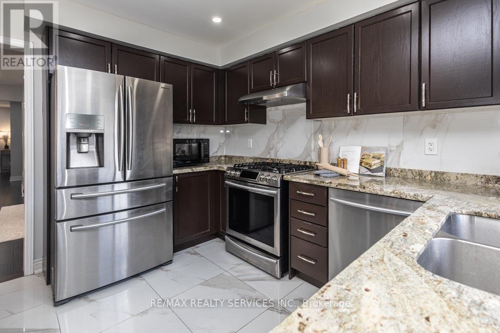 Photo 8 of 5279 Palmetto Place, Mississauga ON