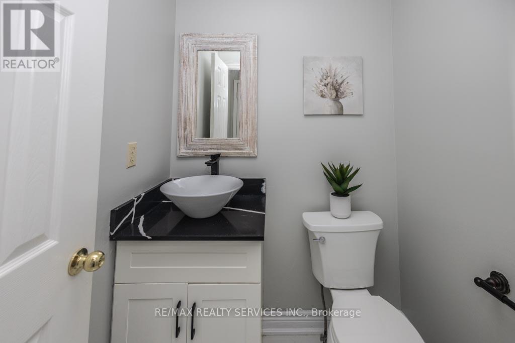 Photo 2 of 5279 Palmetto Place, Mississauga ON