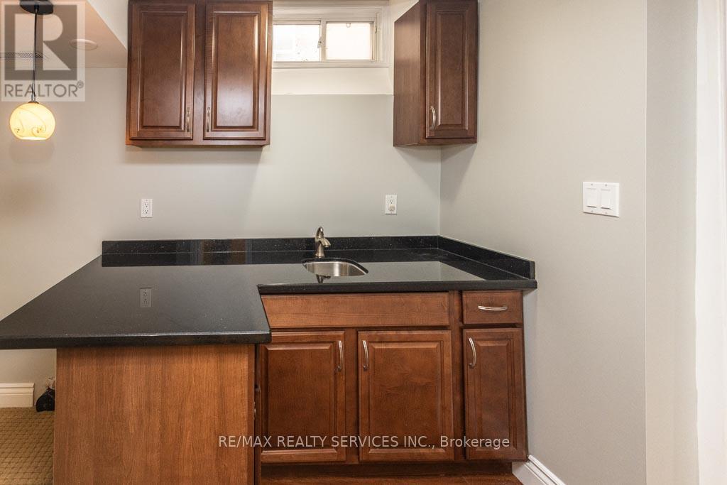 Photo 6 of 5279 Palmetto Place, Mississauga ON