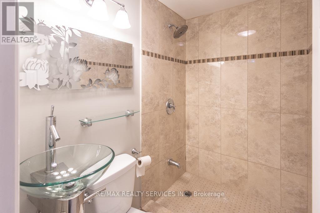 Photo 12 of 5279 Palmetto Place, Mississauga ON