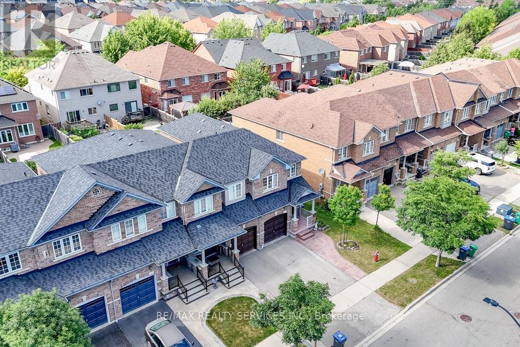 Photo 4 of 5279 Palmetto Place, Mississauga ON