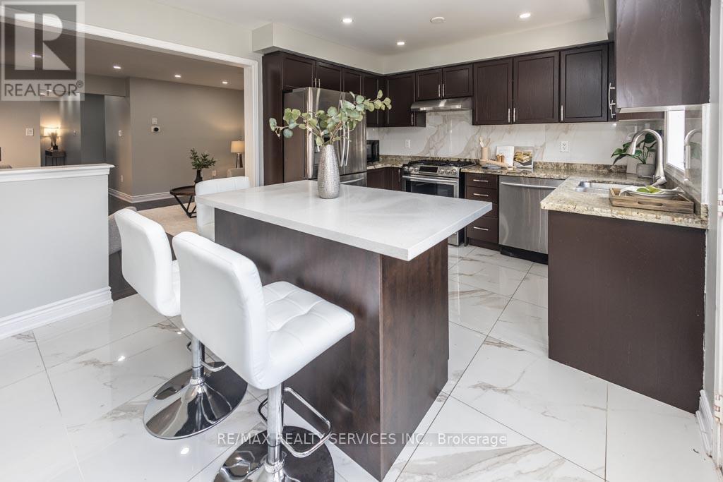 Photo 11 of 5279 Palmetto Place, Mississauga ON