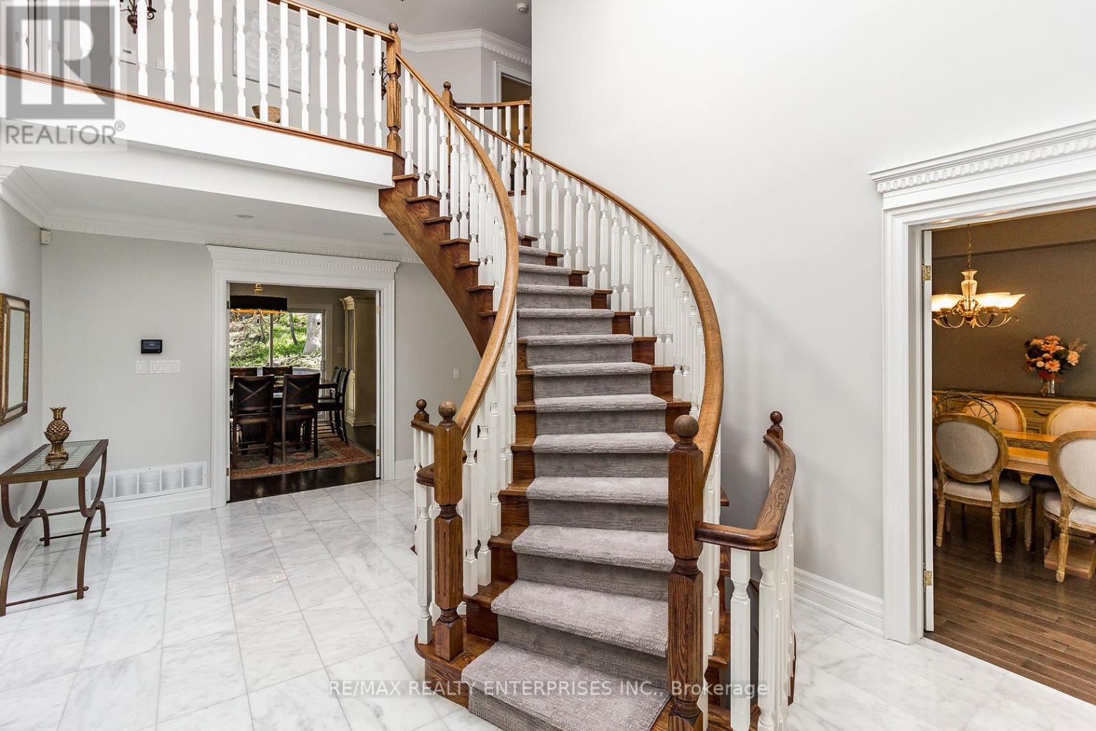 Photo 3 of 2045 Heartwood Court, Mississauga ON