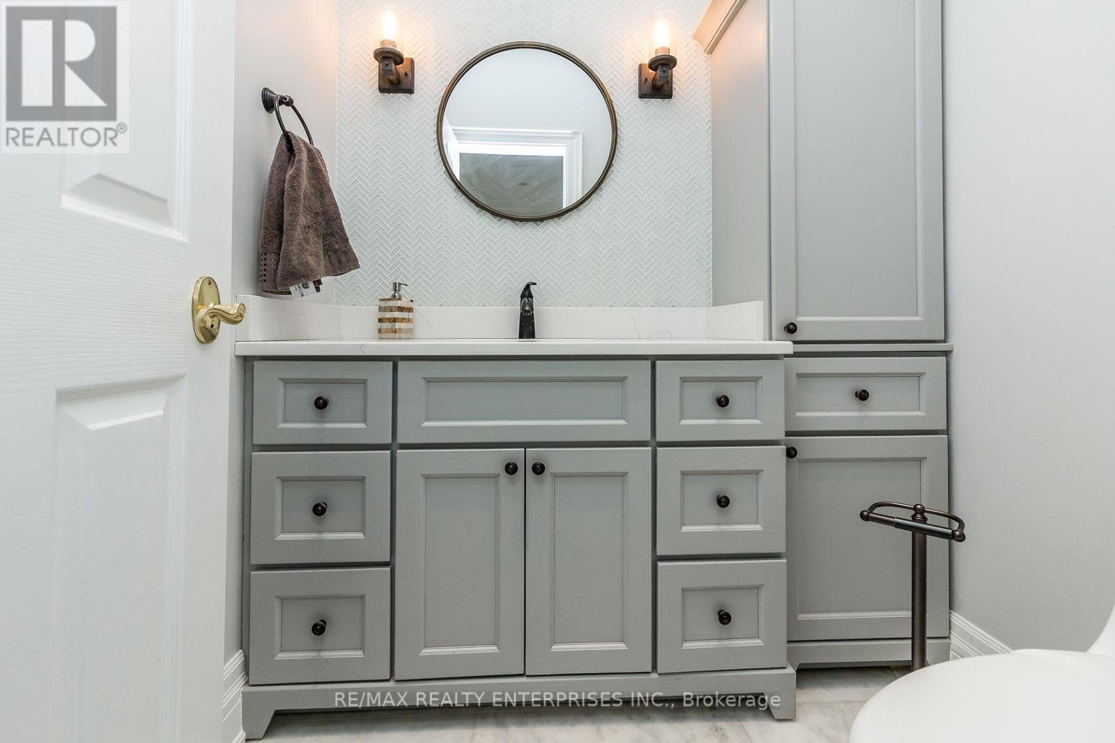 Photo 1 of 2045 Heartwood Court, Mississauga ON