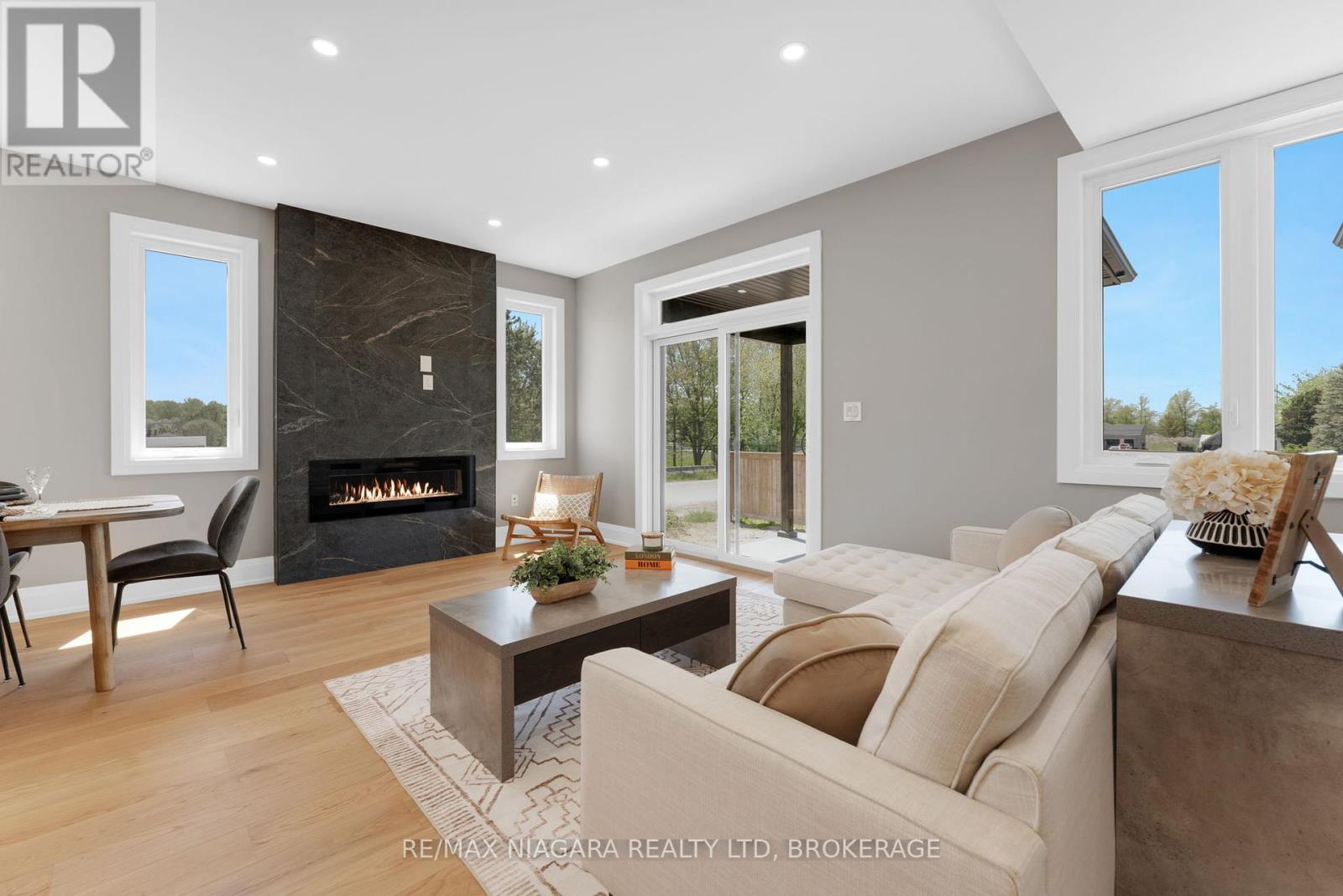 Photo 10 of 6208 Curlin Crescent, Niagara Falls ON