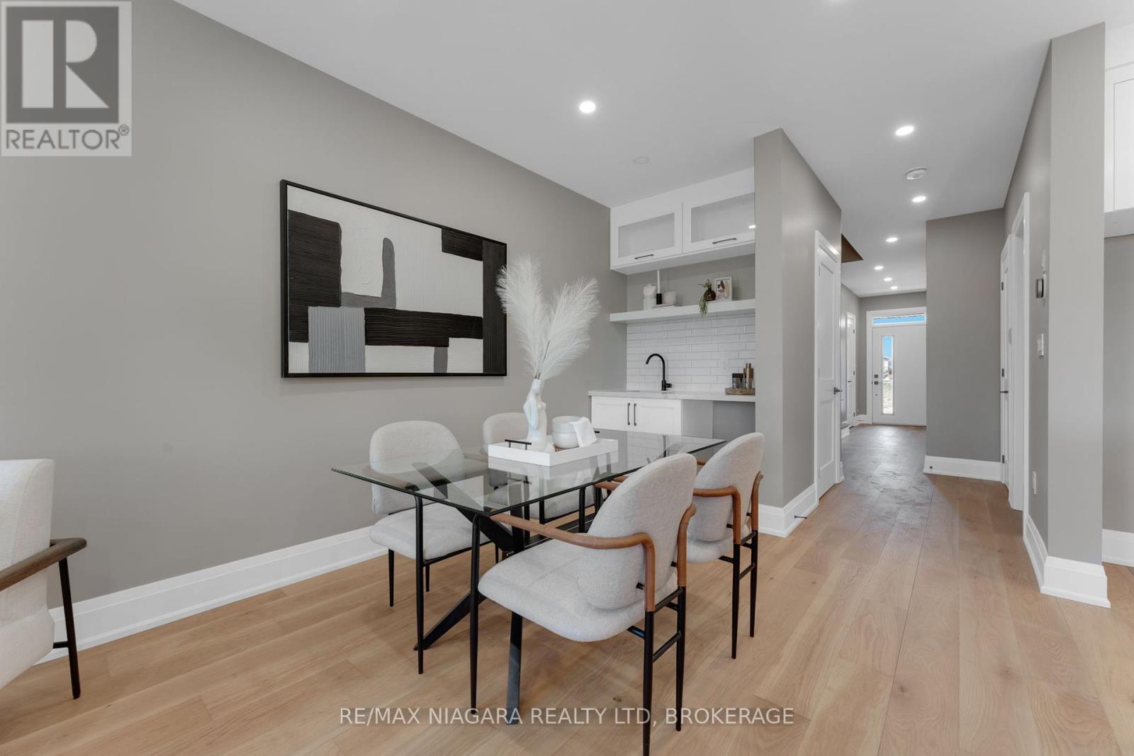 Photo 13 of 6208 Curlin Crescent, Niagara Falls ON