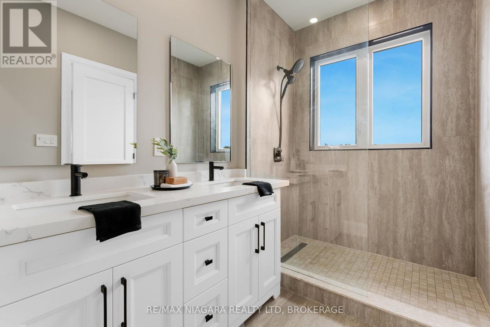 Photo 22 of 6208 Curlin Crescent, Niagara Falls ON