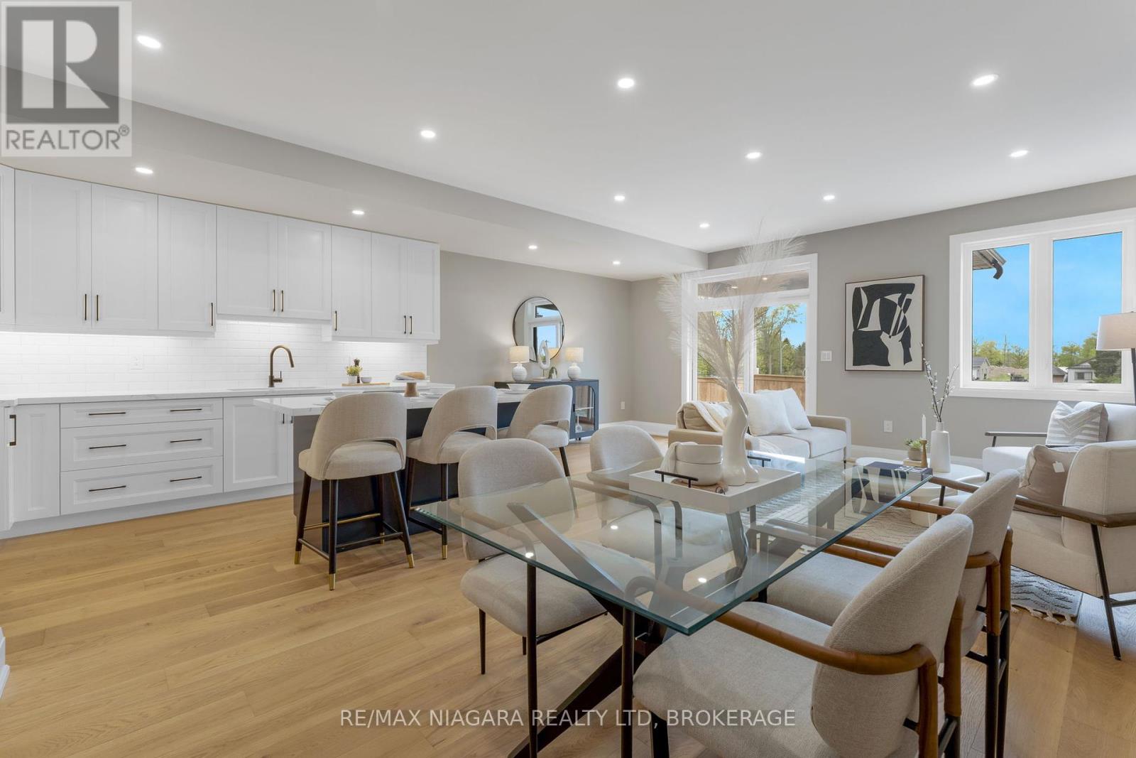Photo 5 of 6208 Curlin Crescent, Niagara Falls ON