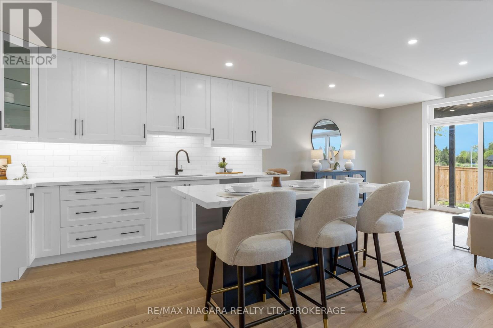 Photo 6 of 6208 Curlin Crescent, Niagara Falls ON