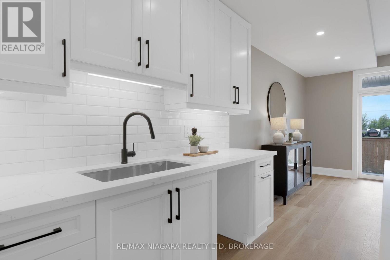 Photo 8 of 6208 Curlin Crescent, Niagara Falls ON
