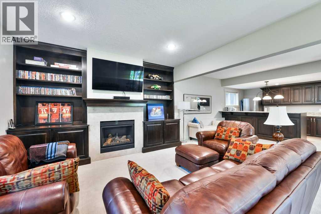 Single Family House for Sale in  Aspen Meadows Green SW Aspen Woods Calgary 