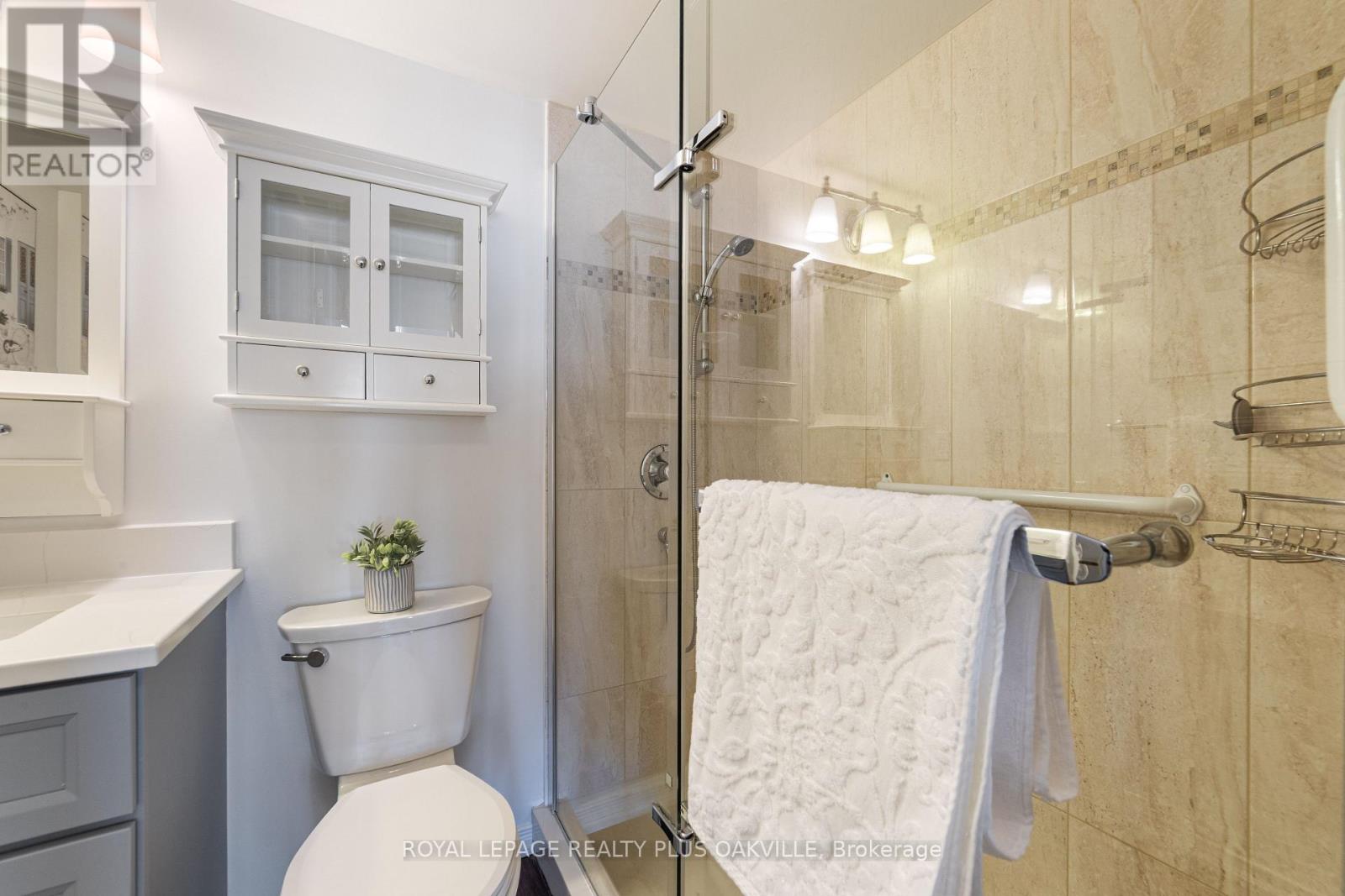 Photo 15 of 804 5070 Pinedale Avenue, Burlington ON