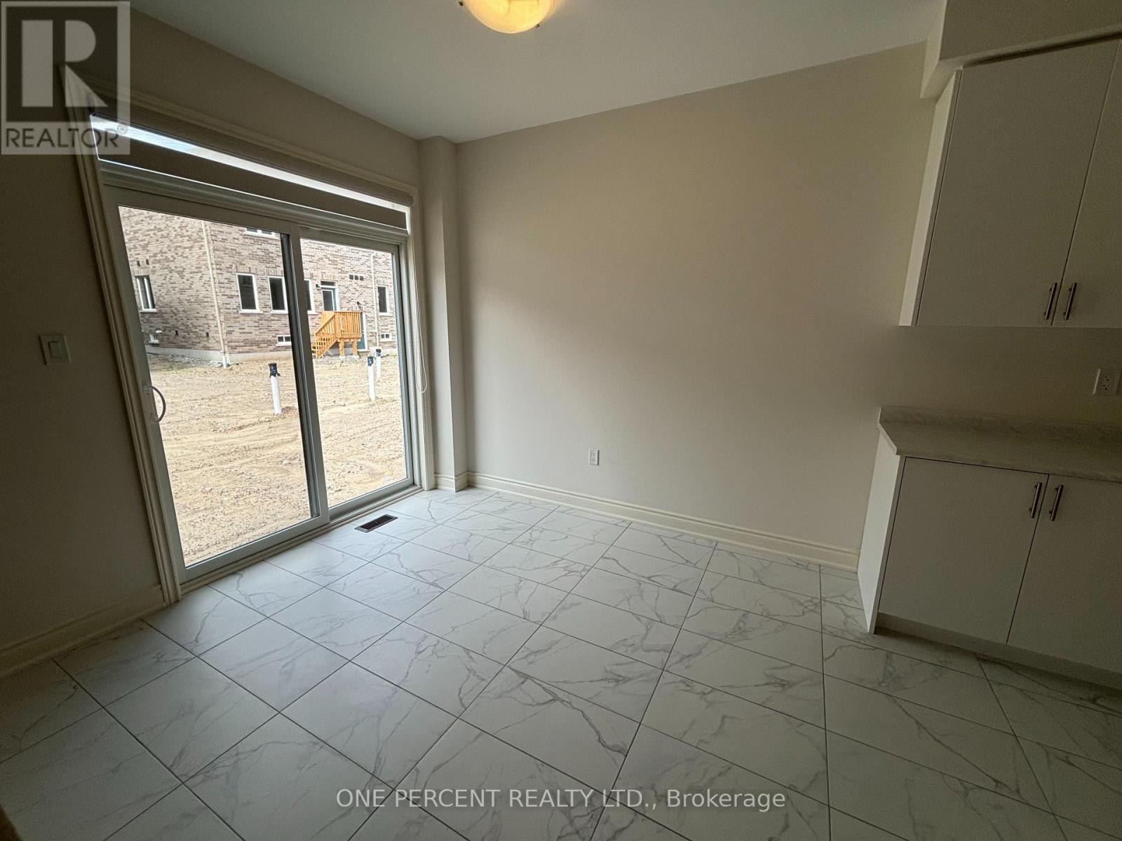 Photo 11 of 47 Bloomfield Crescent, Cambridge ON