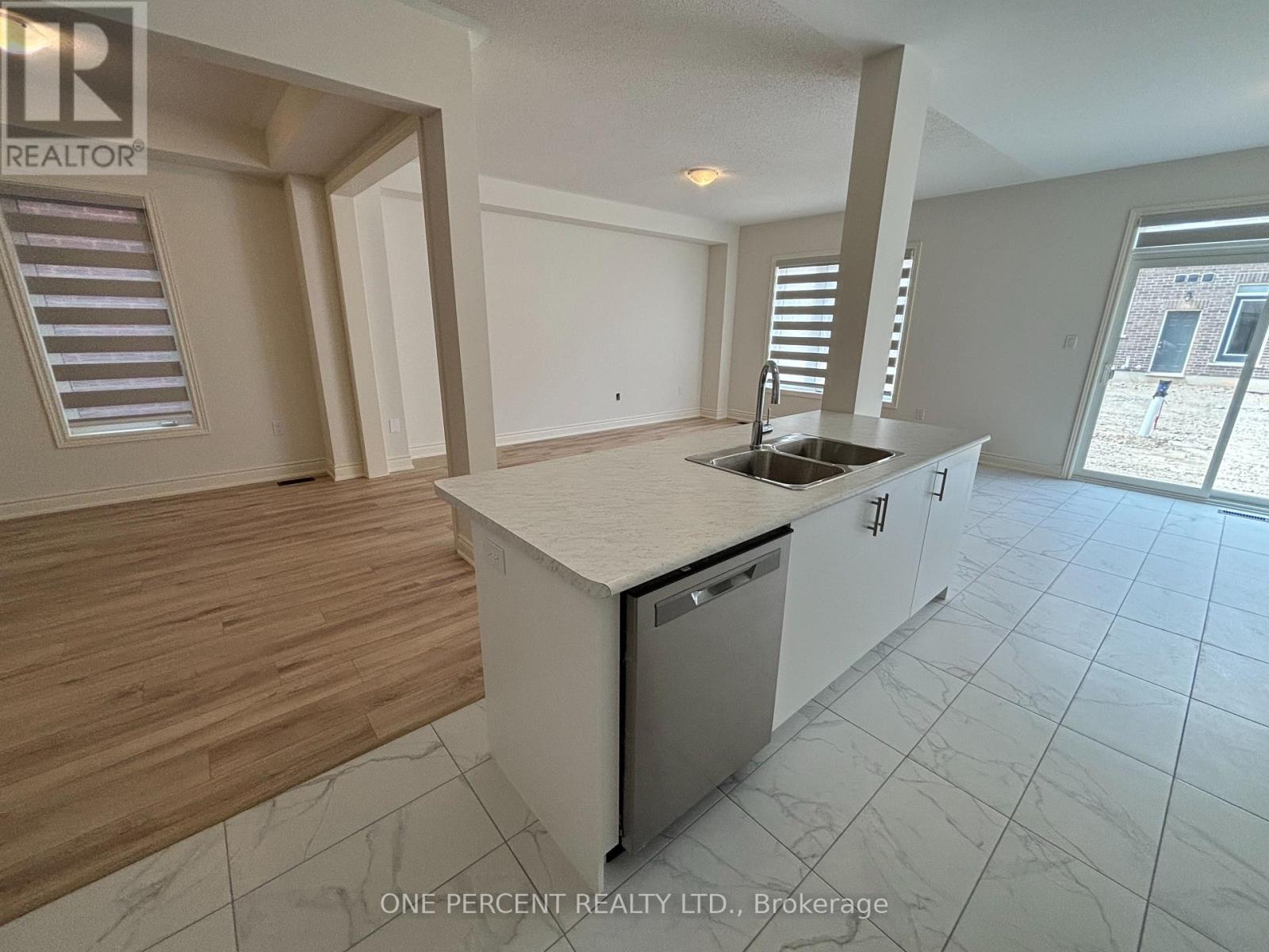 Photo 25 of 47 Bloomfield Crescent, Cambridge ON