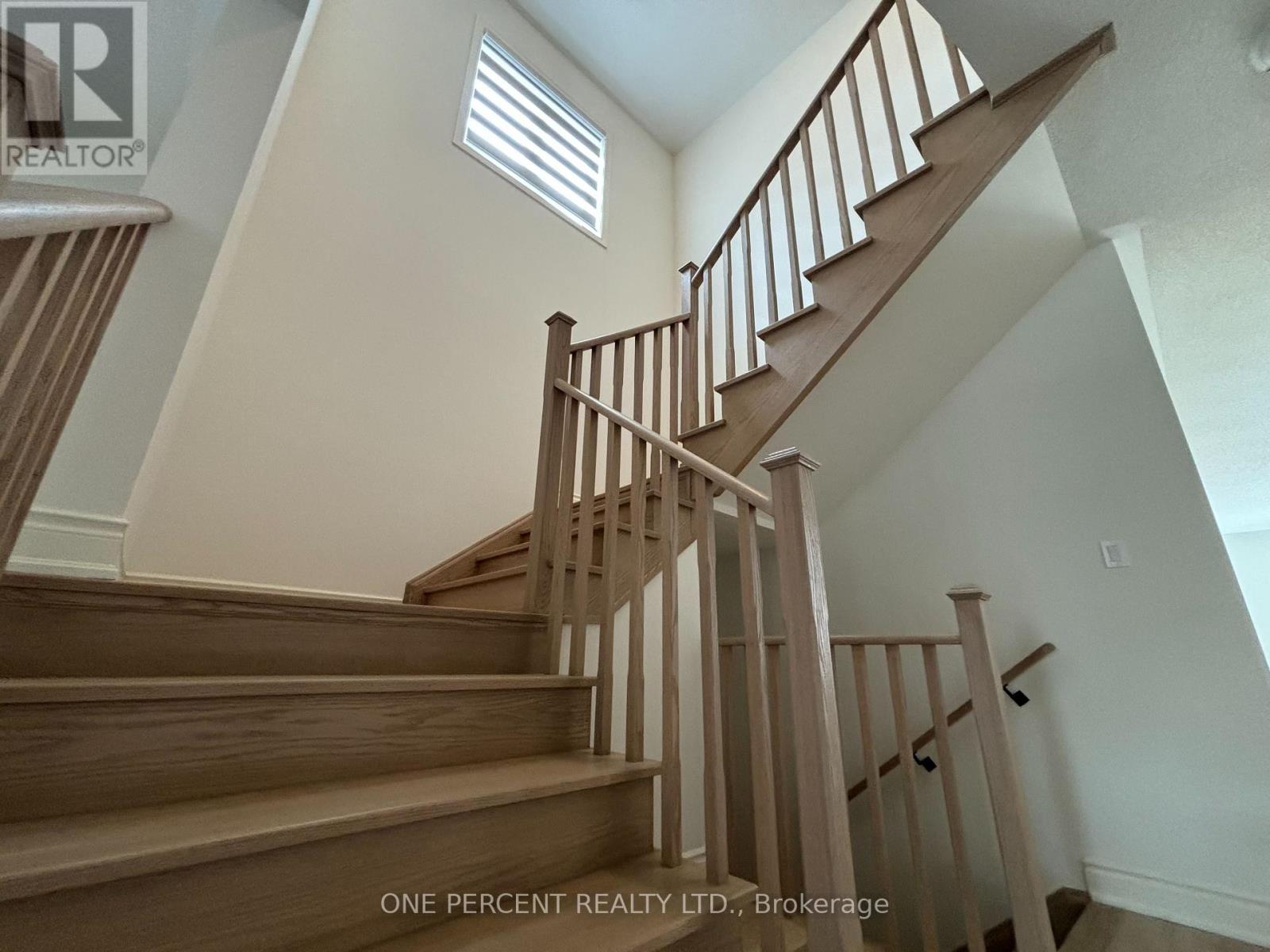Photo 7 of 47 Bloomfield Crescent, Cambridge ON